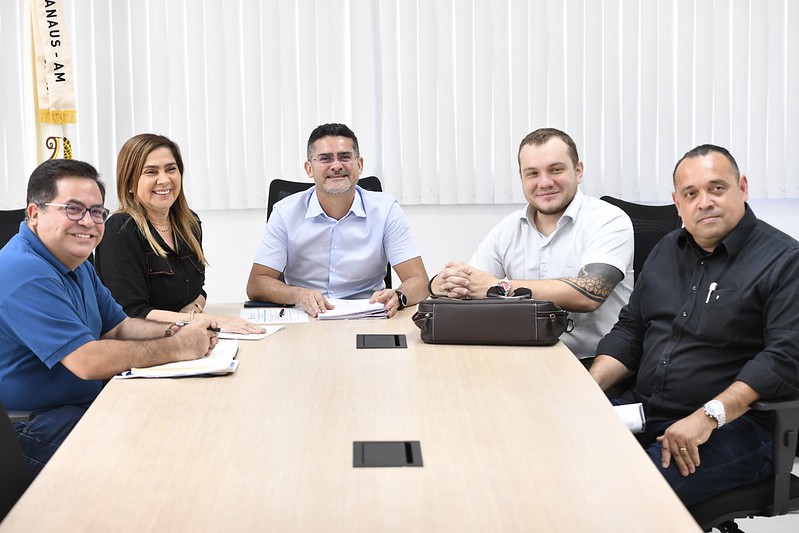 Prefeito assina 250 progressões de profissionais da rede municipal de ensino