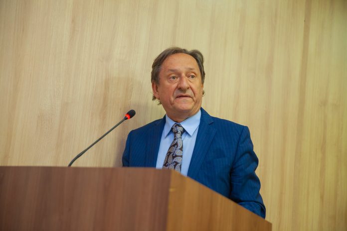 Afastamento remunerado de servidor do Amazonas deve atender critérios administrativos