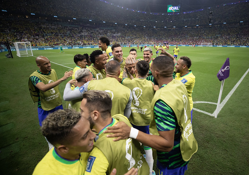 Richarlison brilha em estreia da seleção e Brasil vence a Sérvia