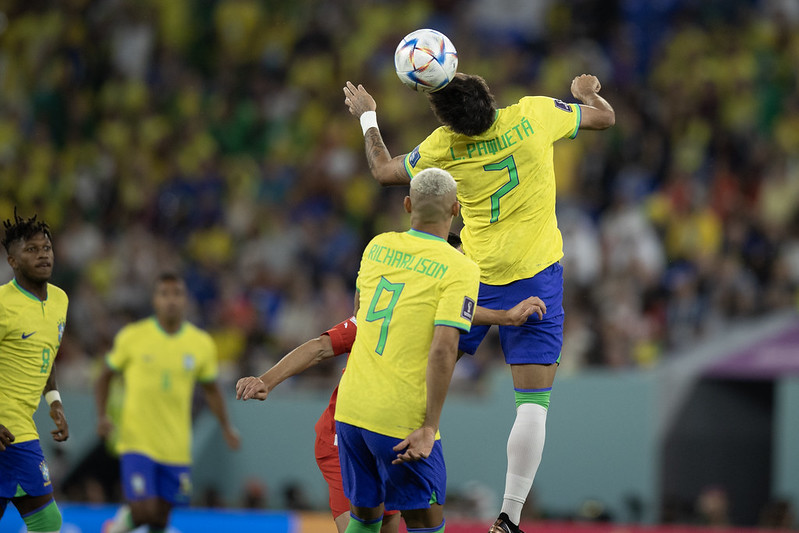 Brasil vence a Suíça por 1 a 0 e garante vaga nas oitavas de final