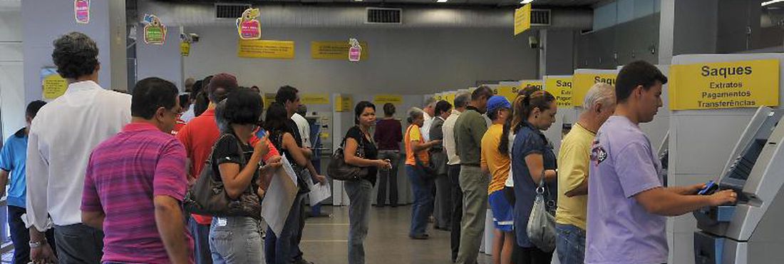 Agências bancárias fecham mais cedo devido ao jogo do Brasil; confira