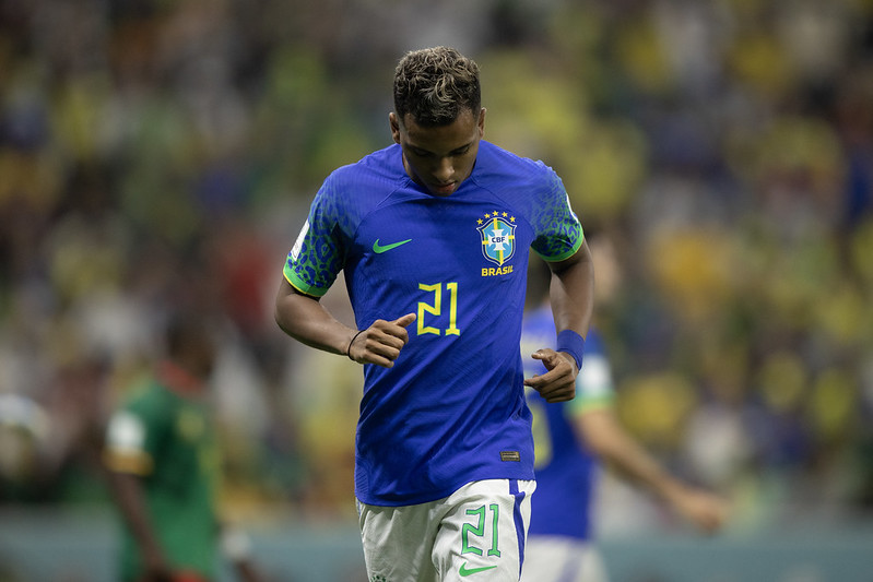 Camarões passa rasteira no Brasil e vence com gol nos acréscimos