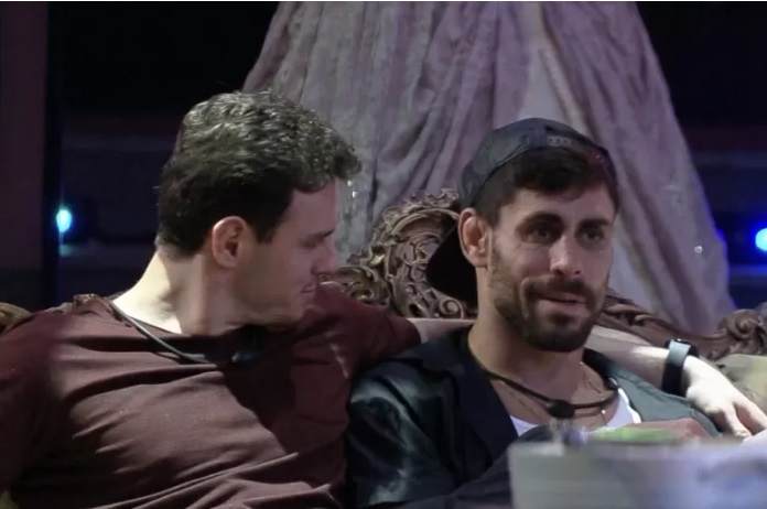 Gustavo oferece ajuda para Sapato: 'Tu sabe que é bem vindo lá no quarto'