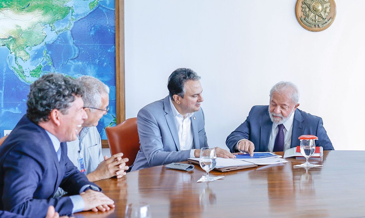 Ministério da Educação suspende implementação do Novo Ensino Médio