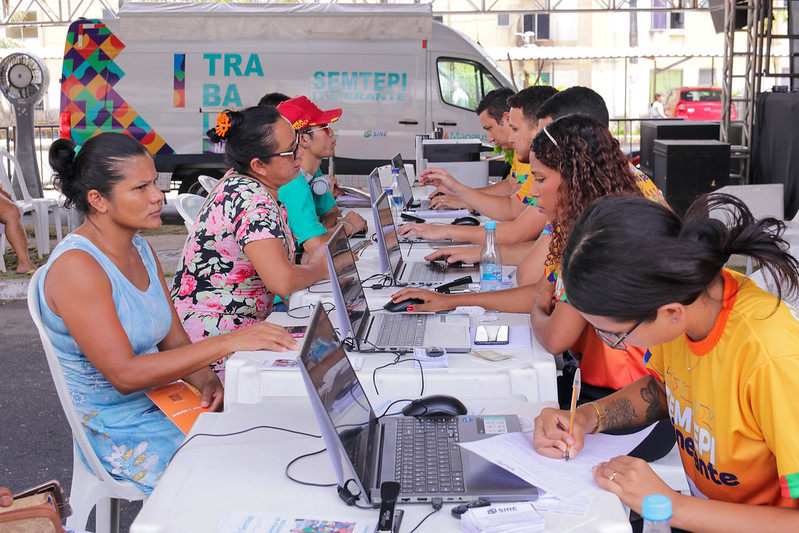 Sine oferta serviços gratuitos para moradores de bairro que completa 53 anos em Manaus