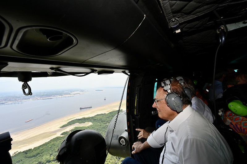 Alckmin sobrevoa Manaus para avaliar seca e anuncia auxílios para a população