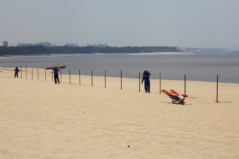 Ponta Negra recebe cerquite para delimitação física da interdição para o banho