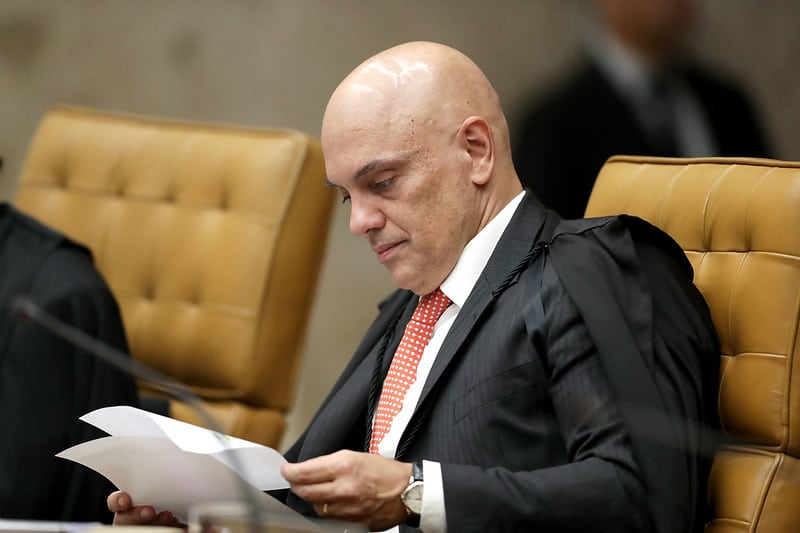 Moraes pede mais tempo para julgamento sobre tentativa de golpe
