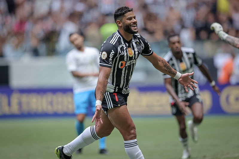 Atlético-MG vence o Grêmio e segue na luta pelo título do Brasileirão