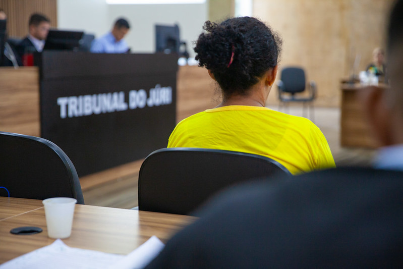 Casal que estrangulou mulher com fio dentro de carro é condenado em Manaus