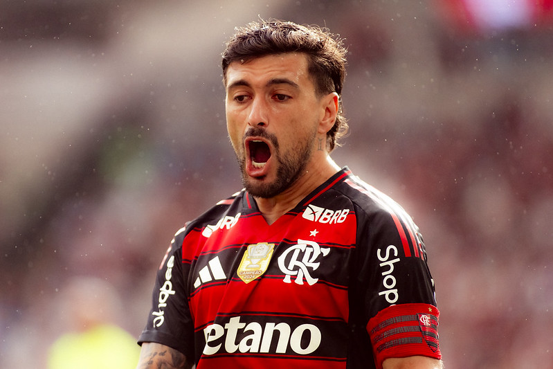 Após jogo contra o Palmeiras, Arrascaeta sofre tentativa de assalto no Maracanã