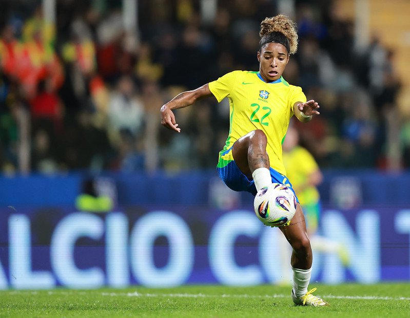 Brasil abre placar com gol de Luane em amistoso contra a Itália