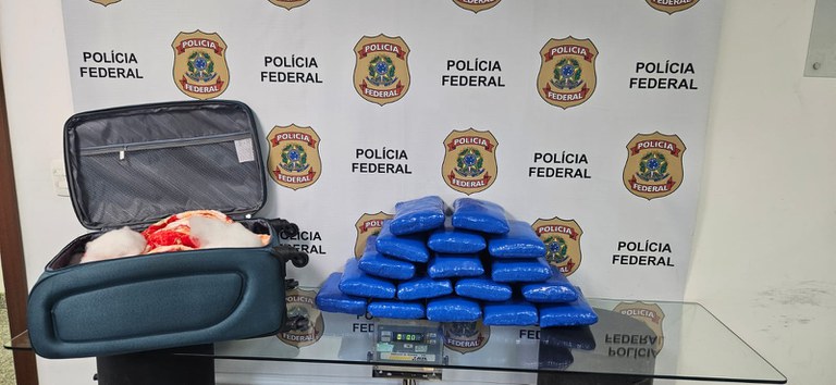 Mulher sai de Manaus com 20 kg de maconha na mala e acaba presa no Rio de Janeiro