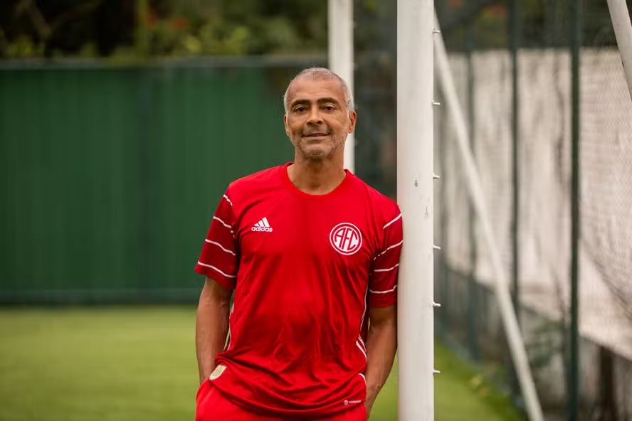'Infelizmente não dá pra prometer gols', diz Romário, inscrito na 2ª divisão do Carioca