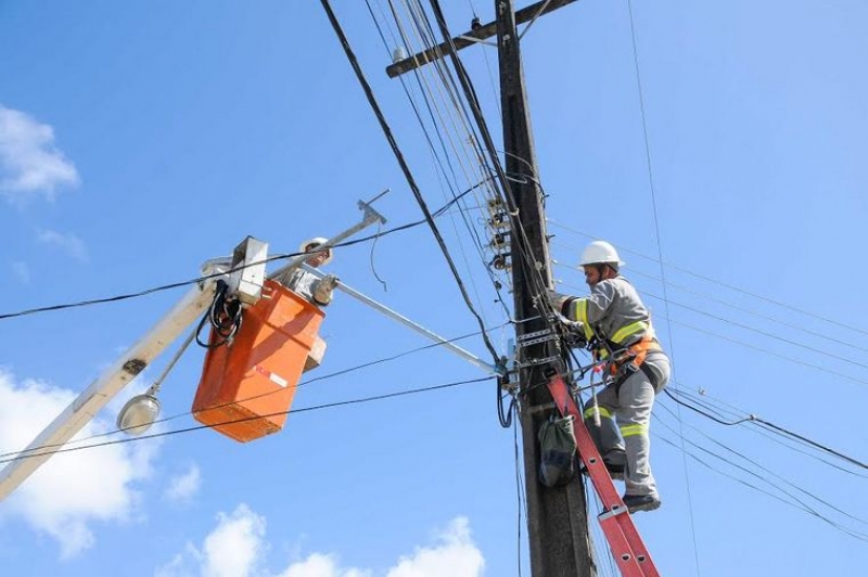 Oito bairros de Manaus ficam sem energia neste domingo 