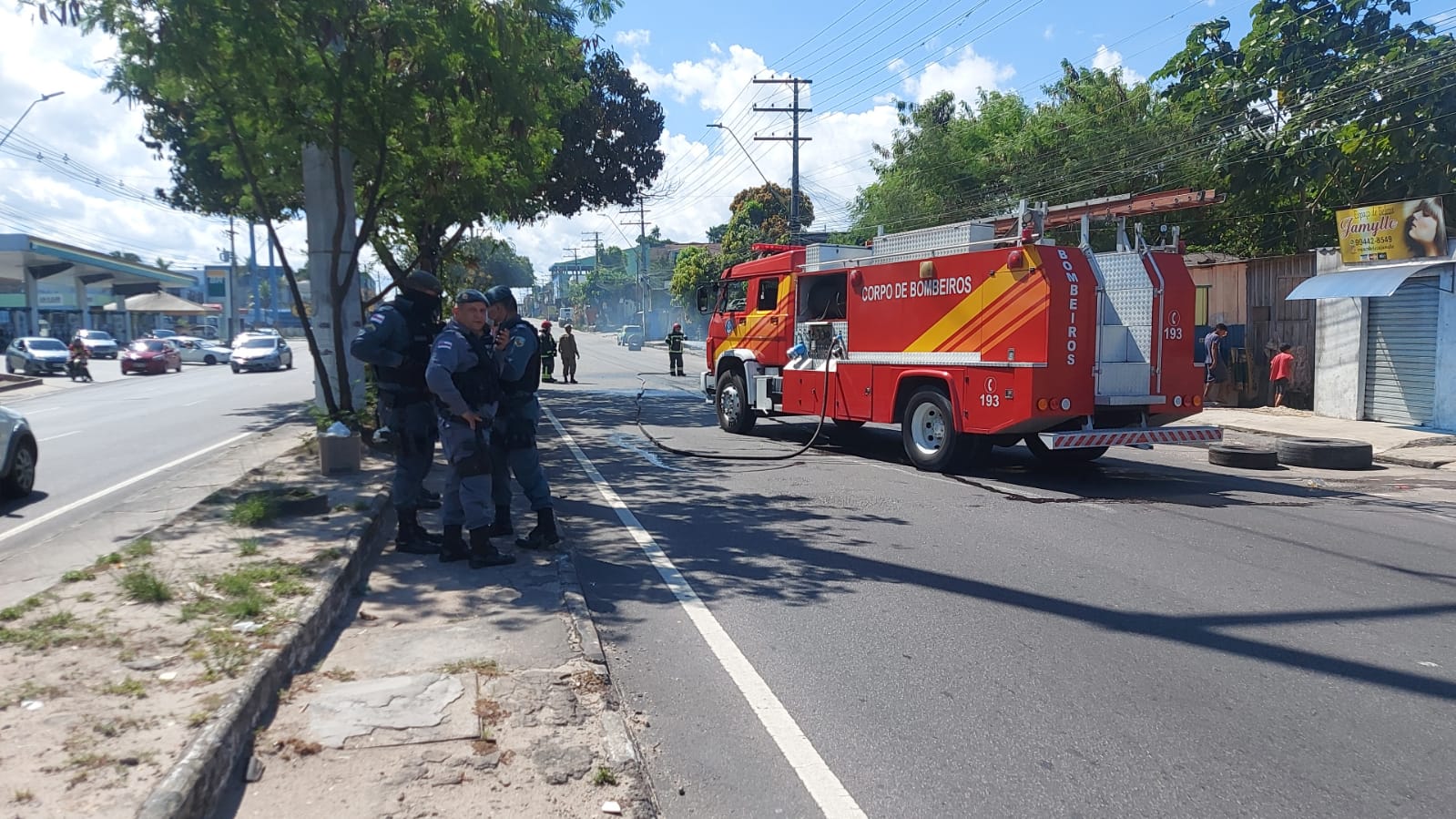 29 veículos e mais de 8 prédios públicos são incendiados em ataques no Amazonas