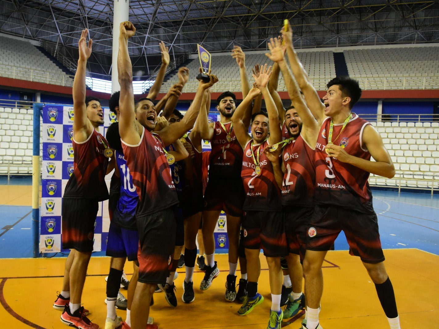 Nilton Lins brilha na etapa estadual dos Jogos Universitários com 7 medalhas de ouro