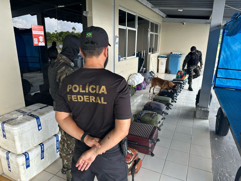 PF fiscaliza aeroporto de São Gabriel da Cachoeira para combater tráfico de drogas