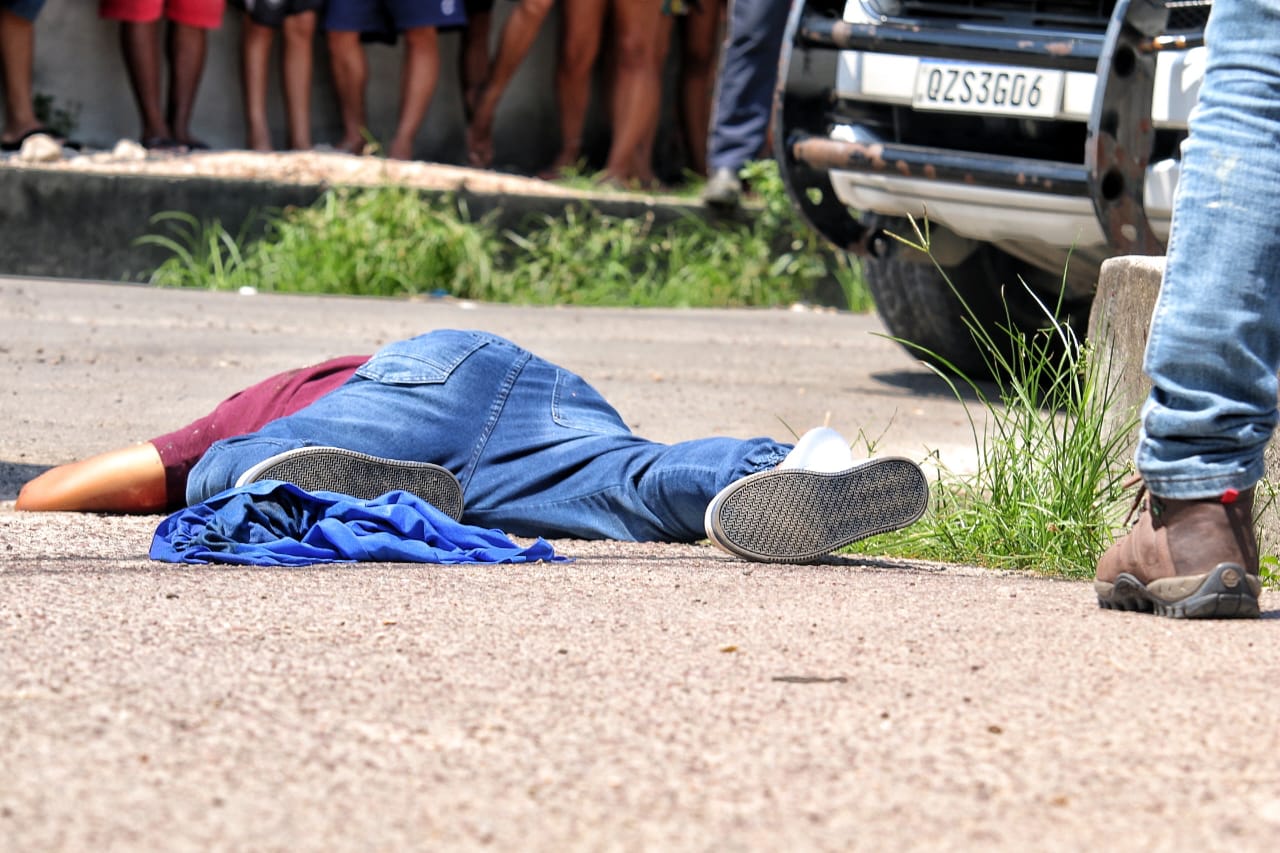 Homem é executado com 13 tiros em rua de Manaus