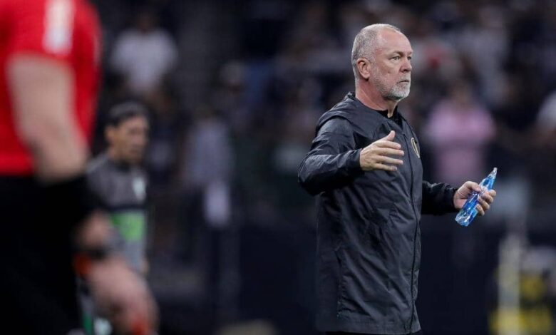 Fluminense anuncia contratação de Mano Menezes