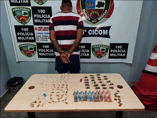 Jovem é preso com pochete 'recheada' de drogas em Manaus