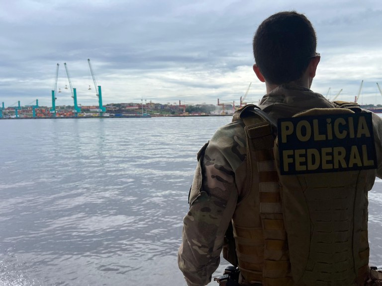 PF investiga morte de centenas de peixes no Lago Puraquequara em Manaus