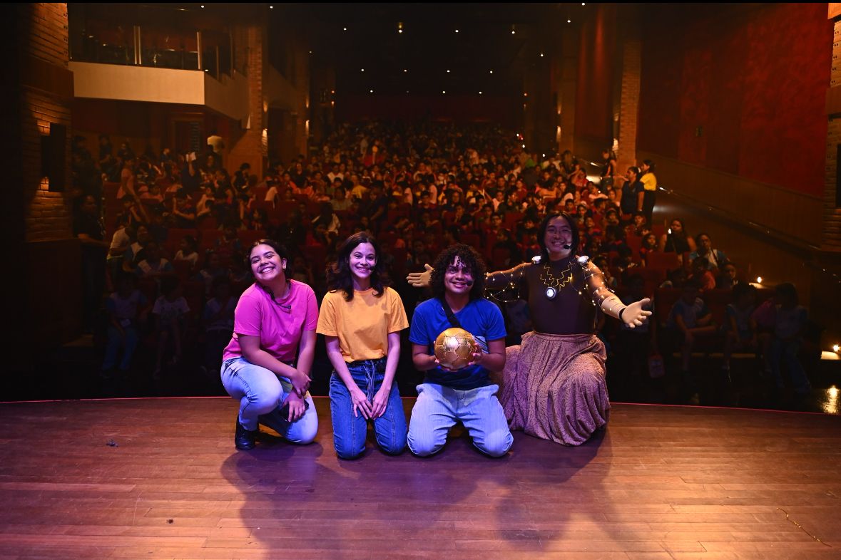 Projeto 'A Escola Vai ao Teatro' leva magia e aprendizado para estudantes de Manaus