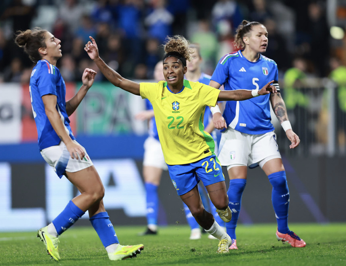 Brasil vence Itália em amistoso internacional