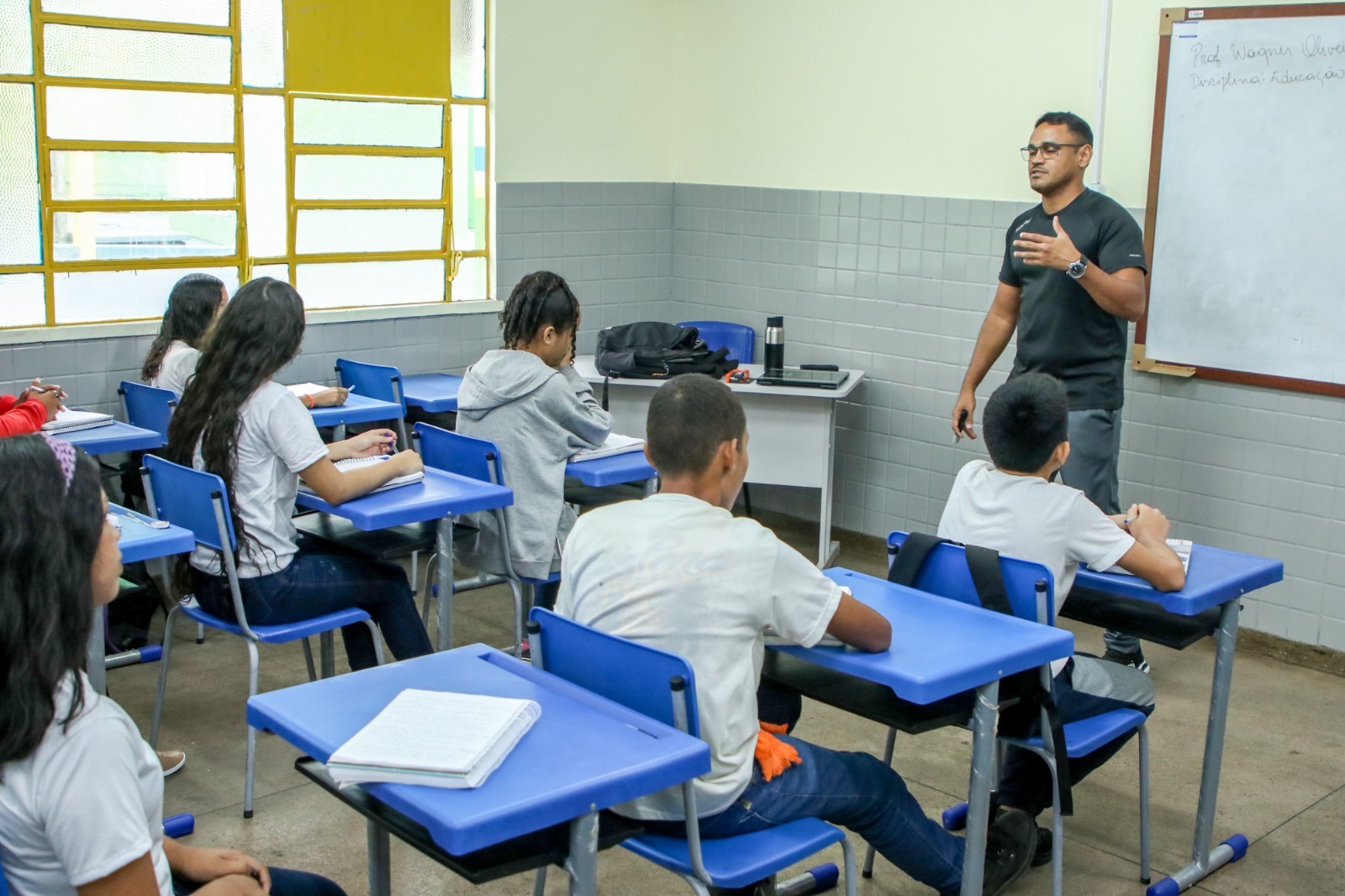 Prefeitura anuncia processo seletivo para contratação de professores em Manaus