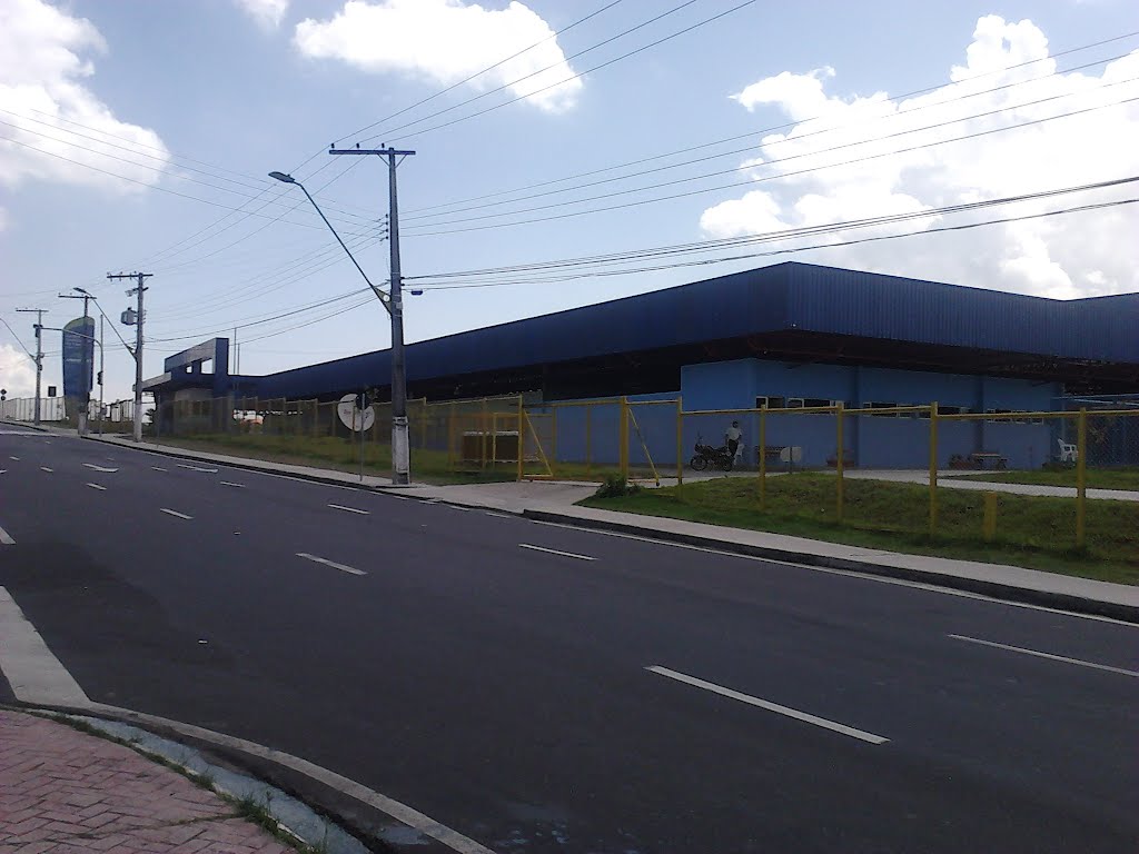 Obra emergencial interdita trecho da avenida Brasil em Manaus; Desvio foi montado