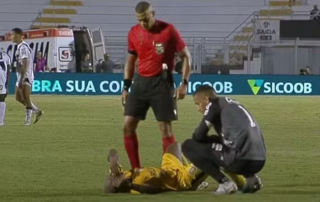 Sassá sofre lesão na virilha e passa por exames em Manaus