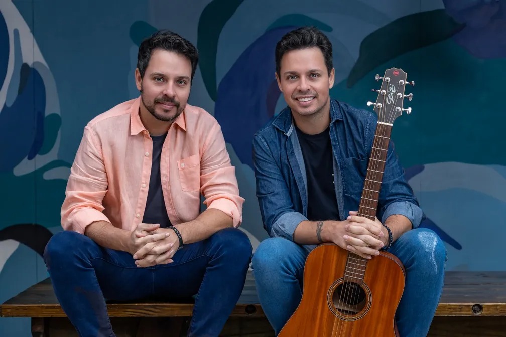 Mateus e Cristiano animam festejo de Nossa Senhora das Graças em Manaus