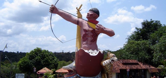 Turista é encontrado morto dentro de carro em pousada em Presidente Figueiredo