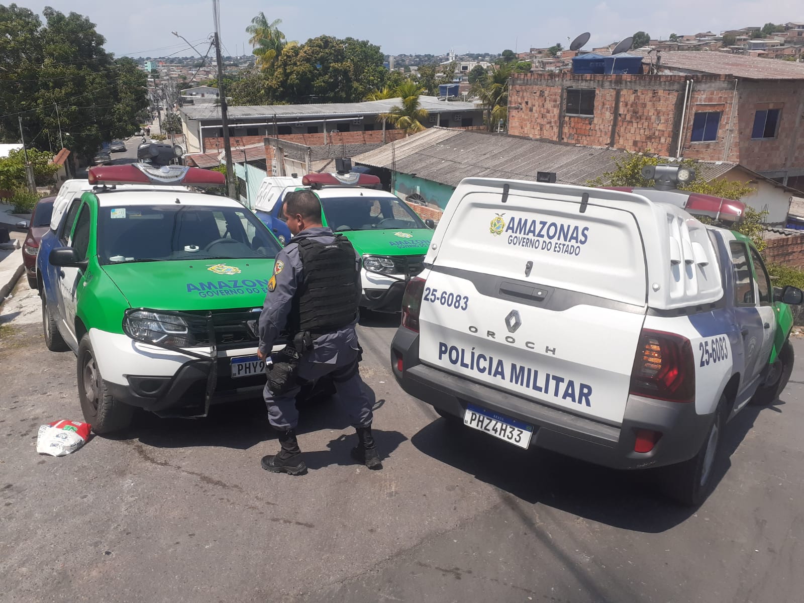 Homem sai para comprar comida e é crivado com 7 tiros em Manaus