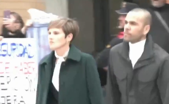 Daniel Alves fala pela 1ª vez após deixar a prisão