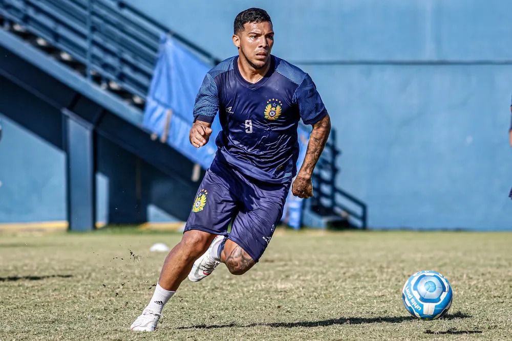 Vice-artilheiro em Goiás, Iury Tanque recebe propostas e não volta para Nacional