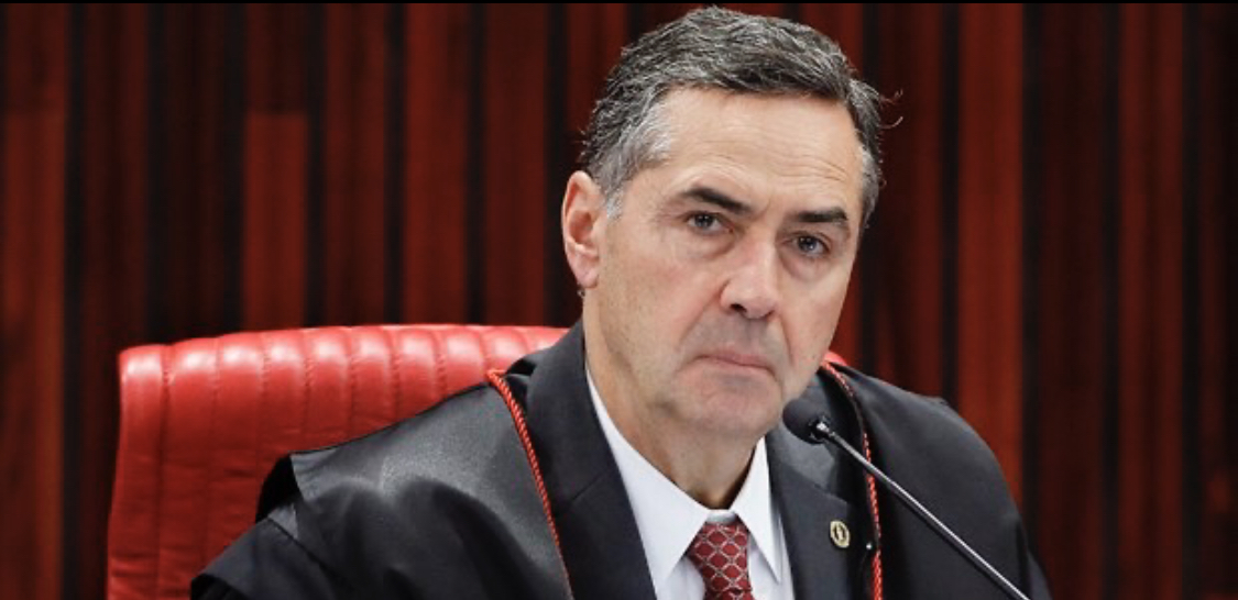 STF suspende julgamento de foro privilegiado após pedido de vista de Barroso