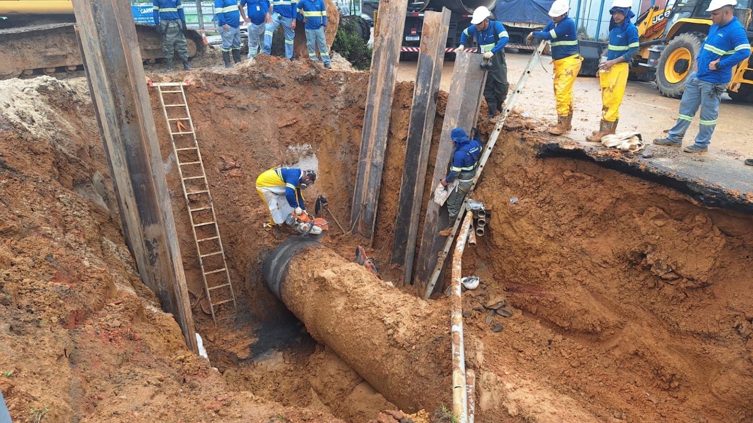 Ageman notifica Águas de Manaus sobre rompimento de adutora na Av. Coronel Teixeira