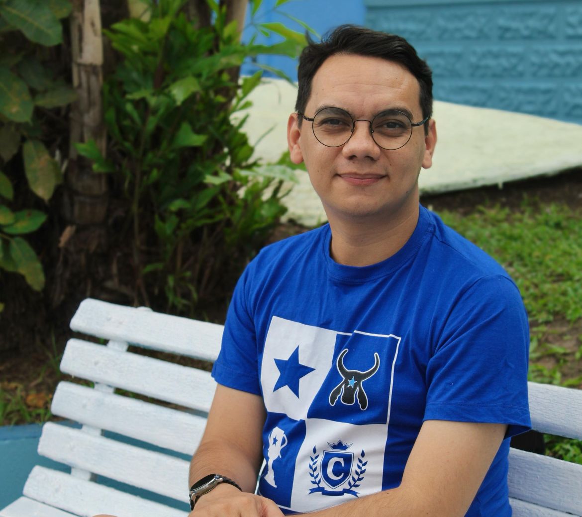 Toada, cultura e boi-bumbá: compositor viraliza ao contar curiosidades sobre o Festival de Parintins 