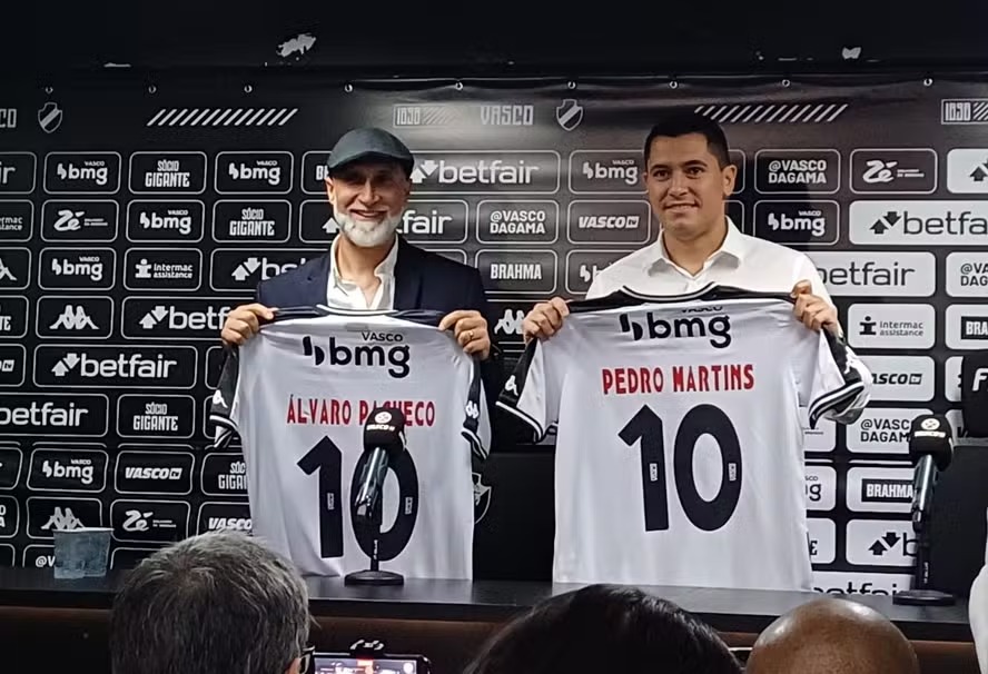 Álvaro Pacheco e Pedro Martins se apresentam no Vasco