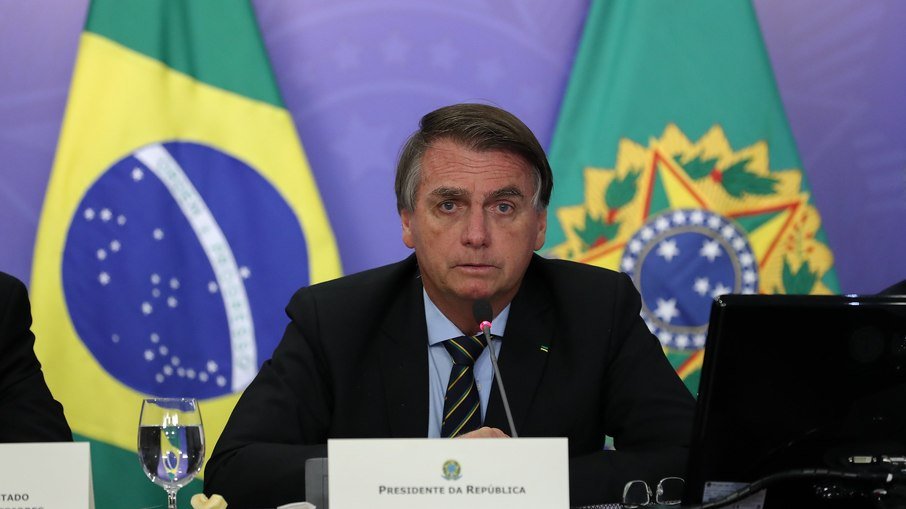 Bolsonaro insiste em hidroxicloroquina para tratar Covid-19