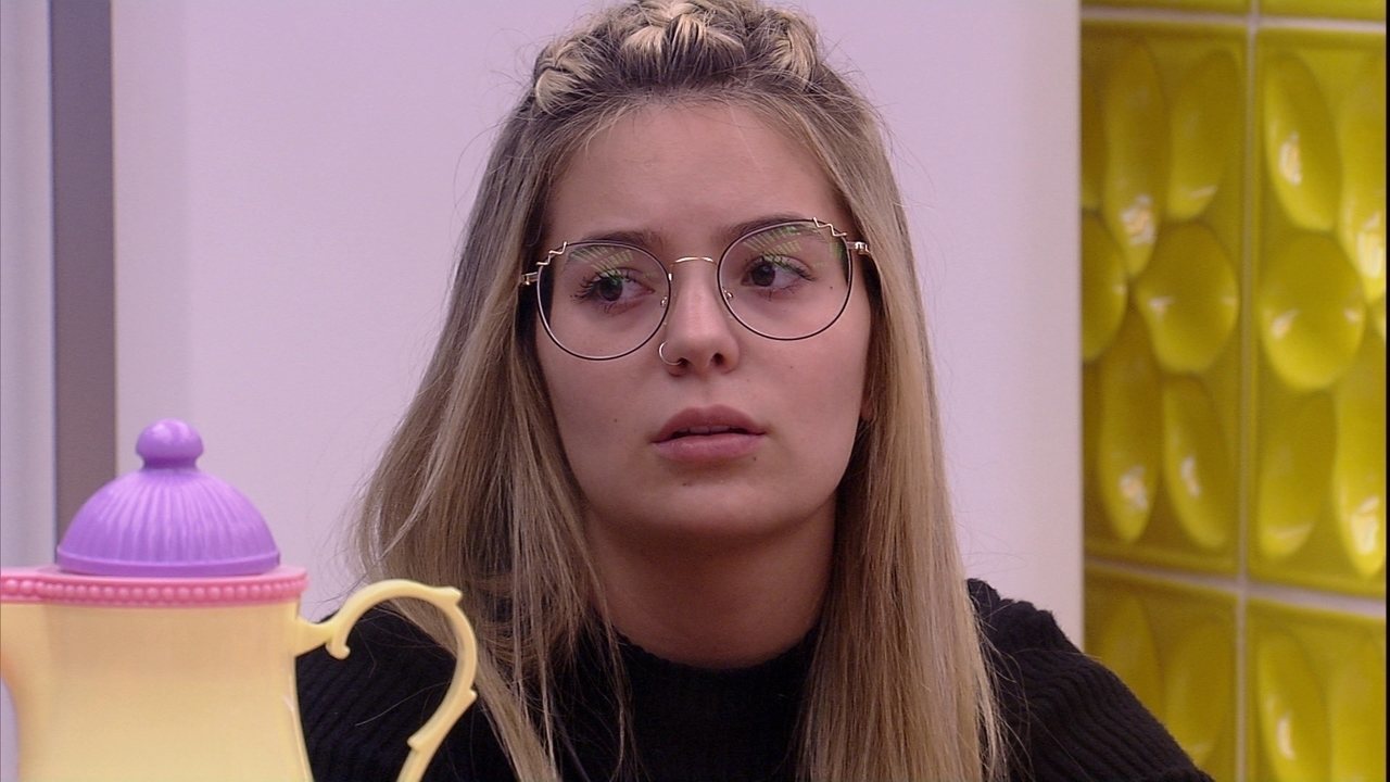 Viih Tube fica 3 dias sem tomar banho e vira piada no BBB21