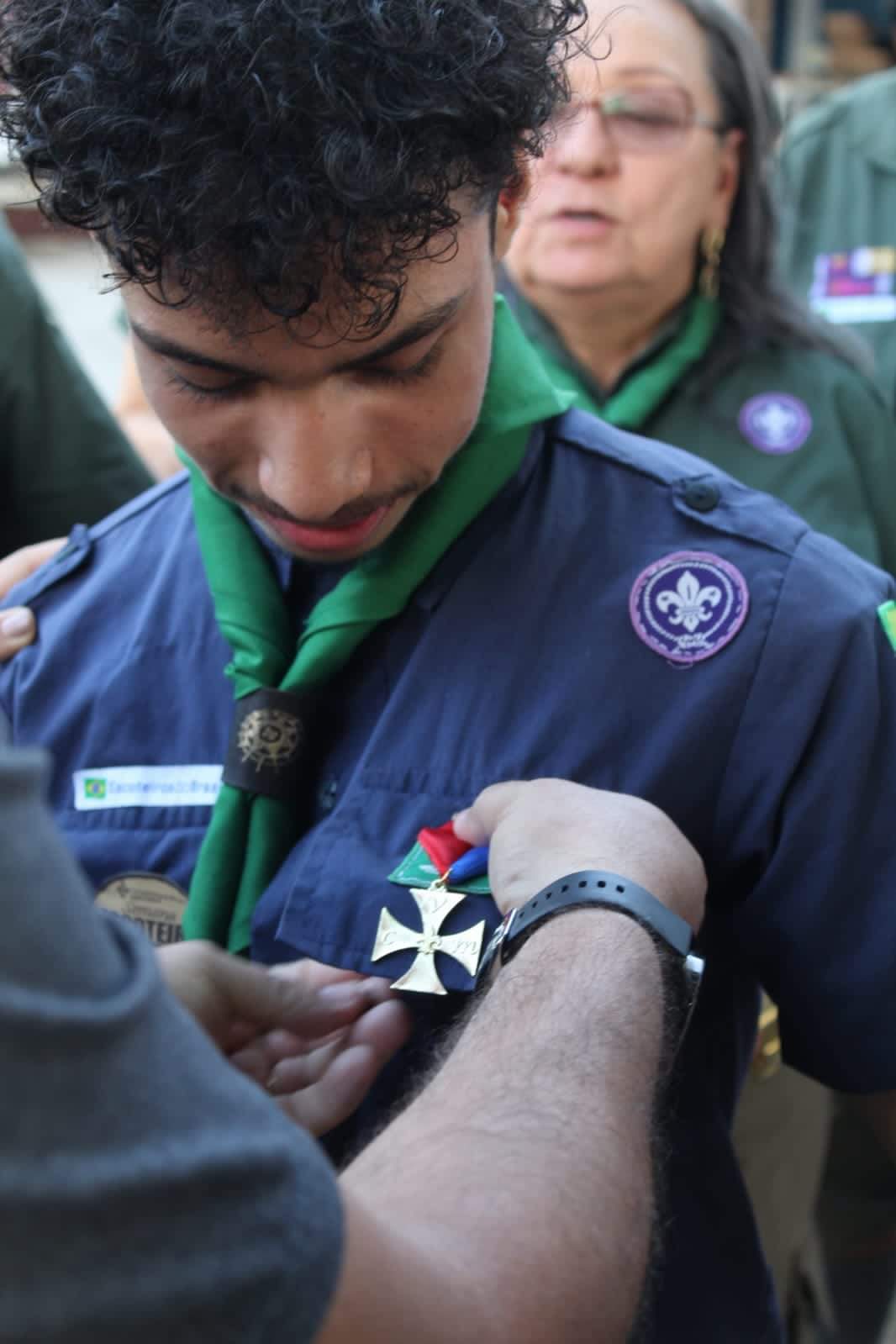 Escoteiro do AM salva vida de colega na escola e ganha a mais alta condecoração dos Escoteiros do Brasil