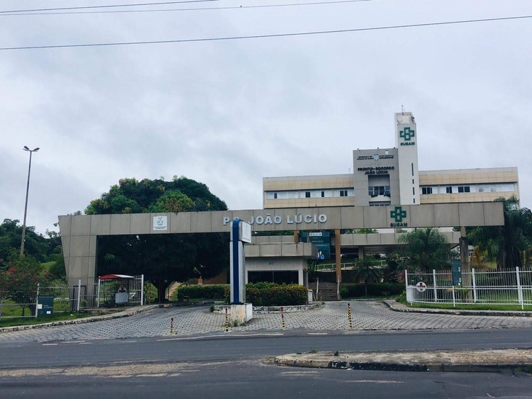 Jovem colide moto em traseira de caminhão e morre em hospital de Manaus