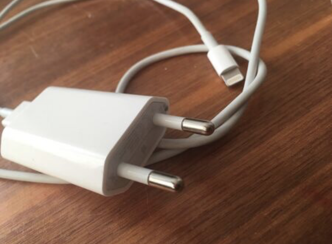 PL obriga empresas a venderem aparelhos eletrônicos com carregadores inclusos