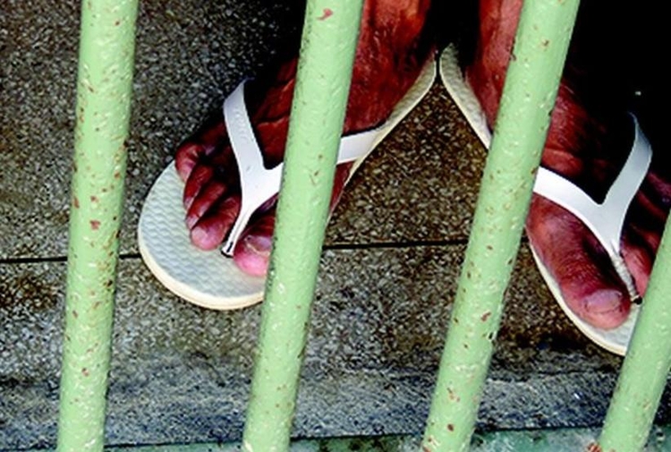 Com alvará de soltura em mãos, preso pede para ficar em cadeia para jantar