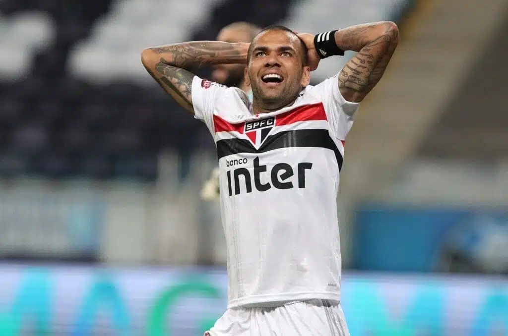 São Paulo divulga balanço com dívida de R$ 10 milhões com Daniel Alves