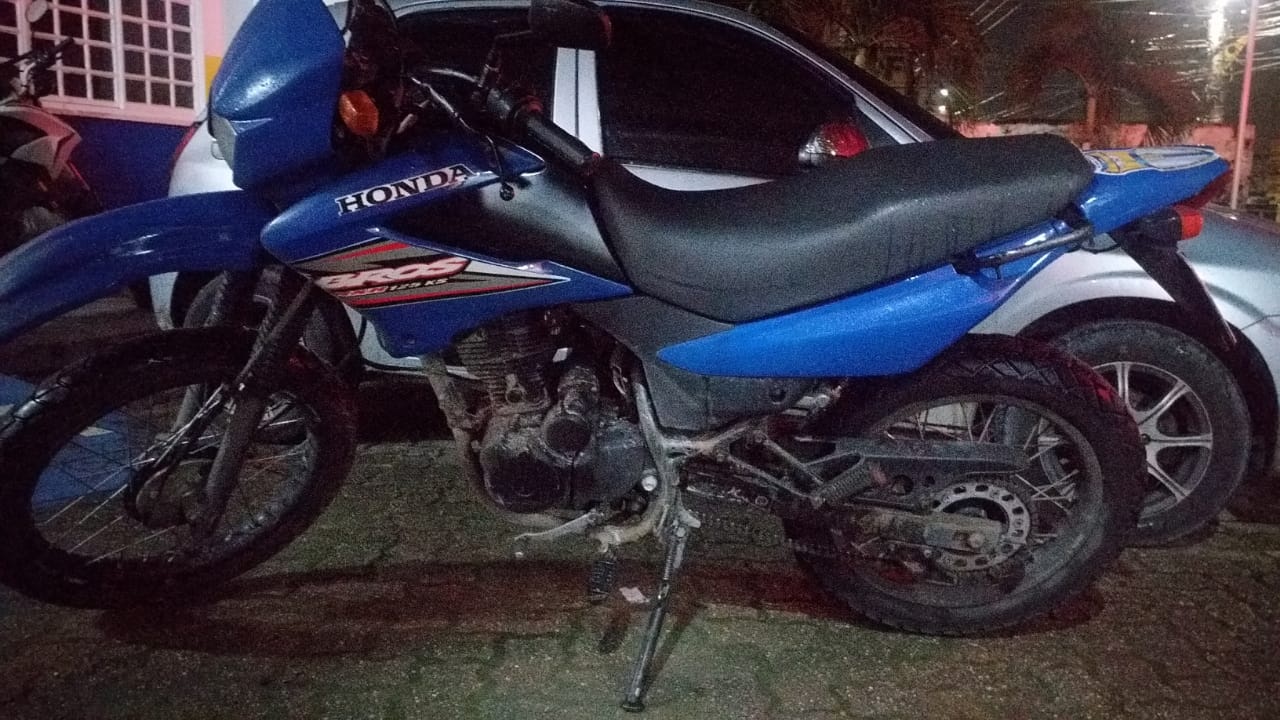 Homem é preso com motocicleta roubada em Manaus; Outra foi achada abandonada