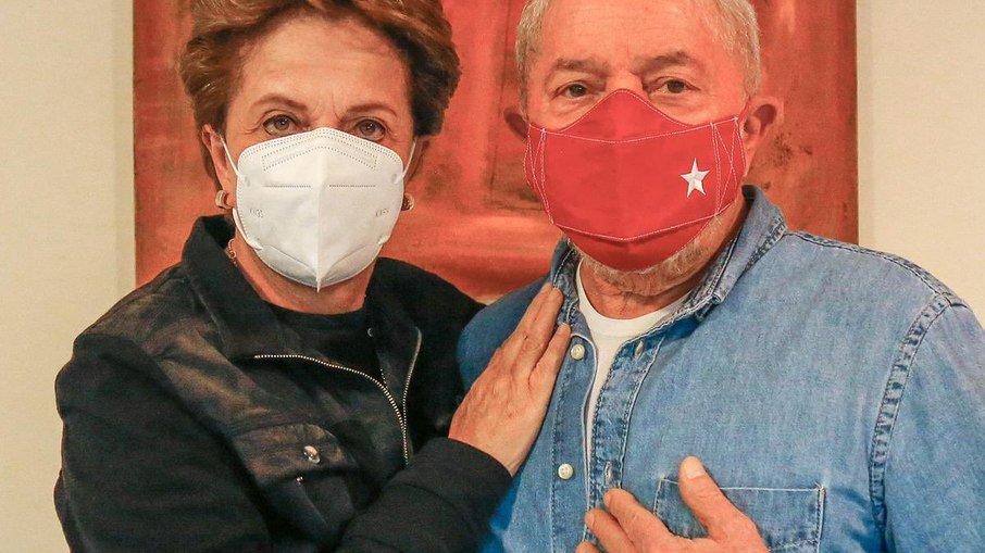 'Vamos derrotar Bolsonaro' diz Lula em encontro com Dilma