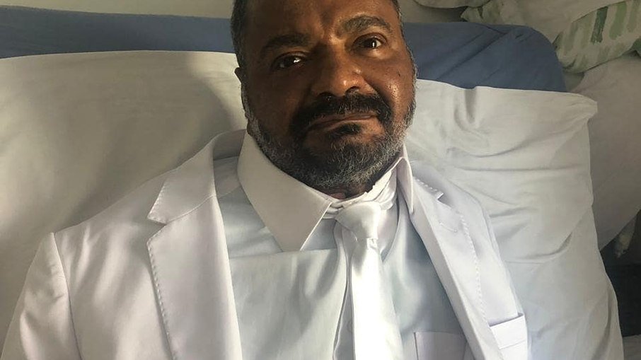 Arlindo Cruz recebe primeira dose da vacina contra Covid-19